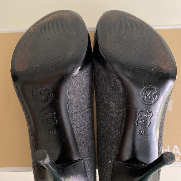 Michael Kors Presseley Cap Toe Flannel Stiletto Heel Pump Size 7 - Picture 8 of 9